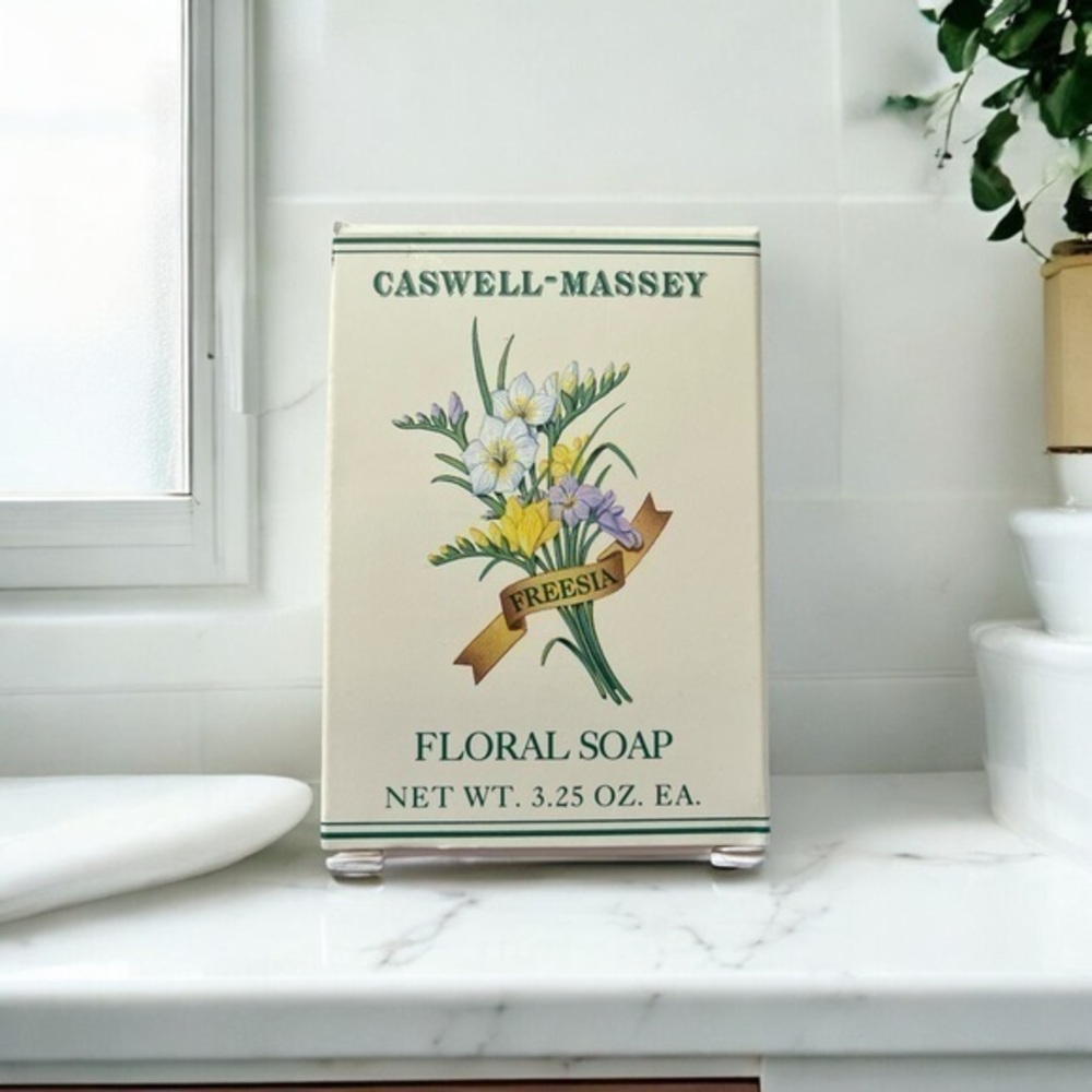 🫶🏻 Caswell-Massey NIB Freesia Soap
